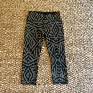 LULULEMON Olive Green/Black Geometric Leggings, Size 6
